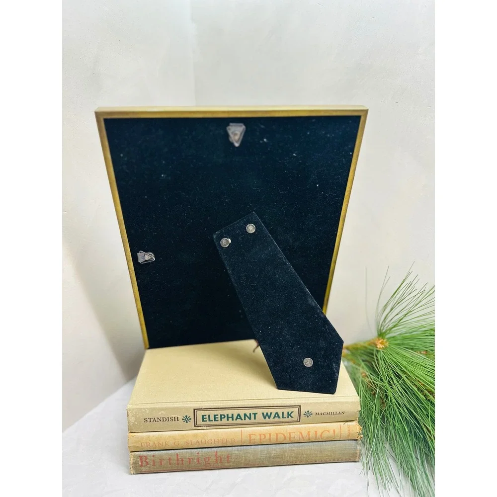 Vintage Brass Picture Frame 8x10 Tabletop Wall Mount Classic Minimalist - Picture 6 of 7